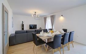 Josipa & Jelena Apartment